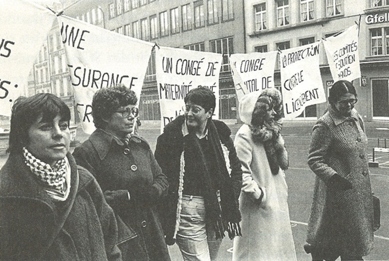 Ruth Dreifuss an einer Demonstration für den Mutterschaftsurlaub.