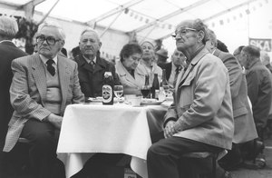 GBH l'incontro Pensionat a Winterthur, giugno 1986: I pensionati guardano alla scena. Fonte: Archivio sociale svizzero, Zurigo, F 5031-Fc-0999.