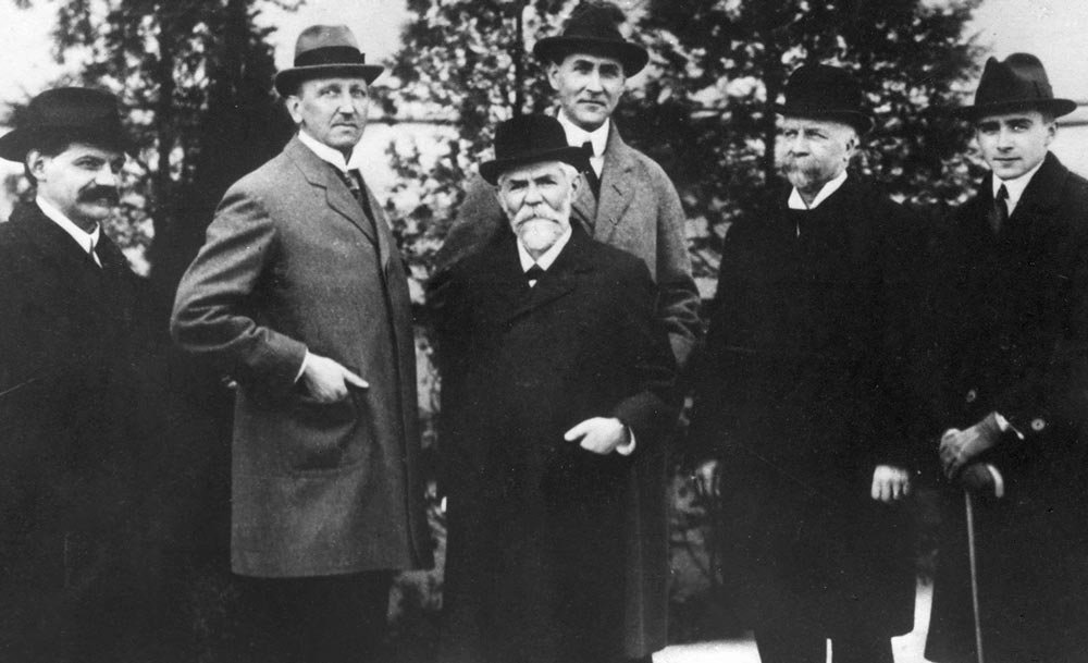 Delegazione svizzera (C. Hermann, C.H. Rüfenacht, H. Wegmann, S.D. Schindler, K. Ilg) alla Conferenza internazionale del lavoro, Washington, 1919. BIT Library, Ginevra, Copyright International Labor Organization.