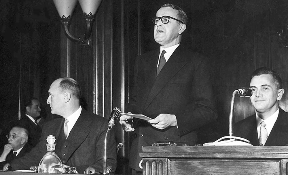 Il consigliere federale Max Petitpierre alla Conferenza dell’Ufficio internazionale del lavoro, 1955. ILO, Photo Gallery, Bild: e11043, Copyright International Labor Organization.