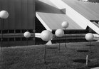 Esposizione nazionale del 1964 a Losanna: opera futurista (Globularia electrica). Archivio sociale svizzero, Zurigo.